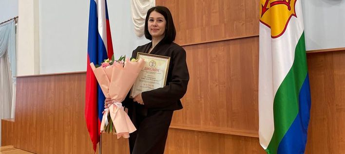 Политесса Кислицына поддержала кировчанку на премии «Служение»