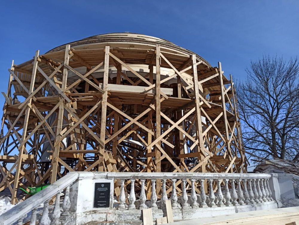 Работы по восстановлению ротонд продолжаются.