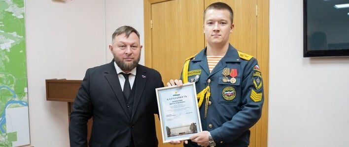  Вячеслав Симаков вручил матросам-спасателям благодарности губернатора