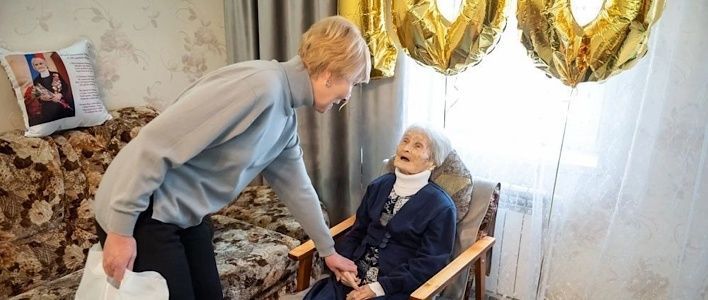 Елена Ковалева встретилась с ветераном Великой Отечественной войны 