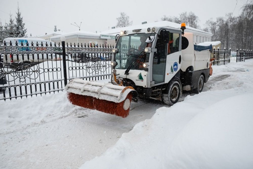 Кто отвечает за дворы.