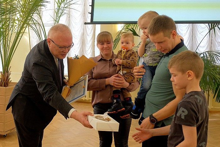 Улучшение жилищных условий для молодых семей.