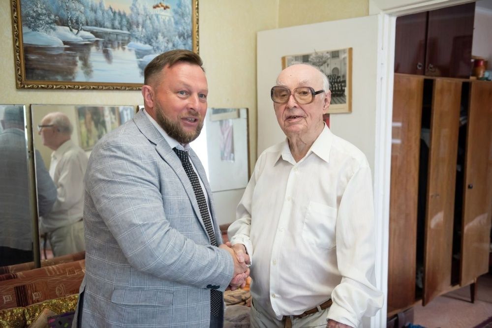  Быть полезным – девиз его жизни.