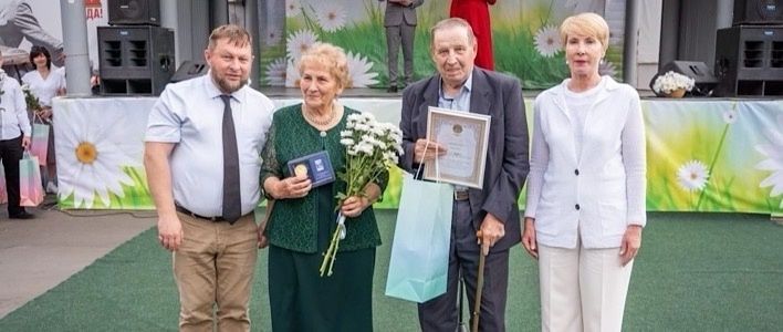 Кировским семьям вручили медаль «За любовь и верность»