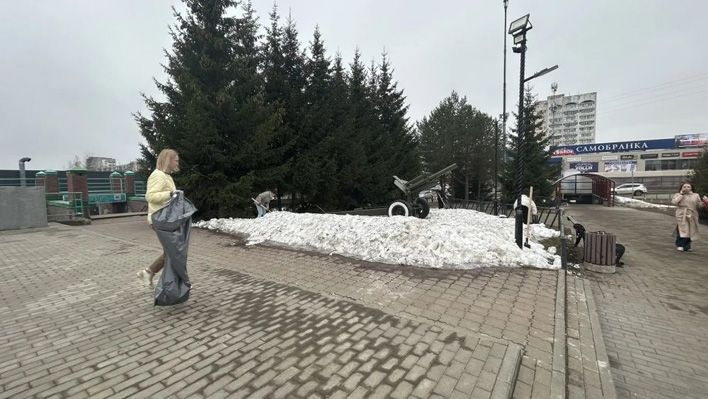 В Кирове прошел первый общегородской субботник