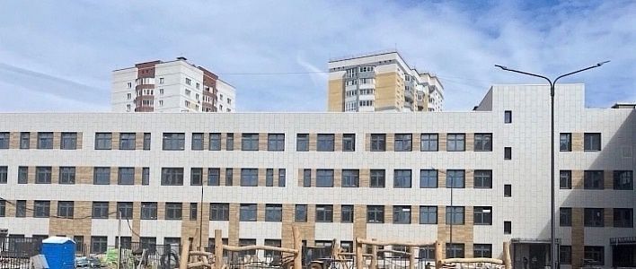 В Кирове завершаются работы по благоустройству школы на улице Рудницкого 