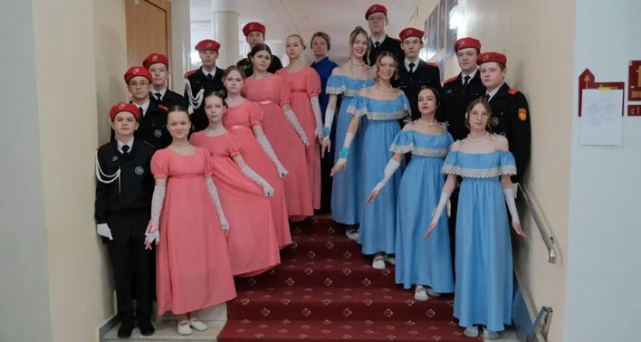 В драмтеатре открылся юнармейский бал