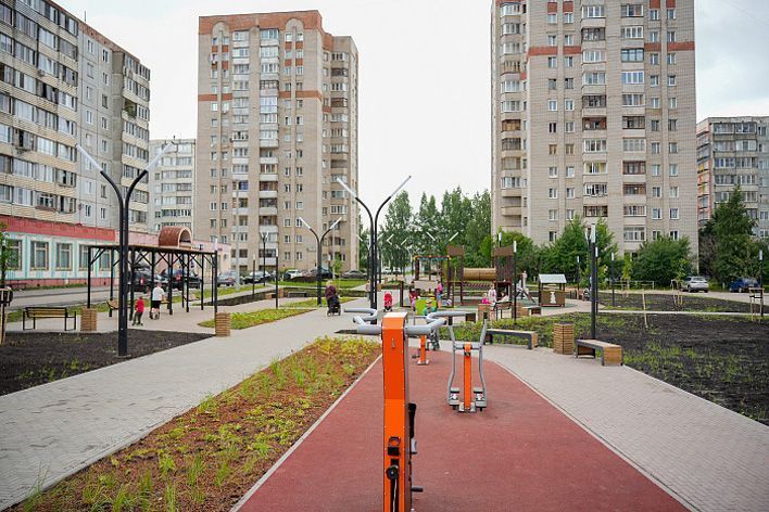 В Кирове открыли современную детскую площадку на улице Юровской