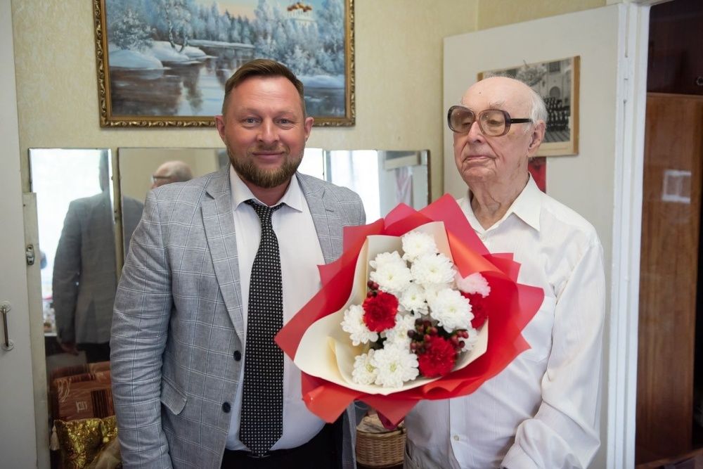  Быть полезным – девиз его жизни.