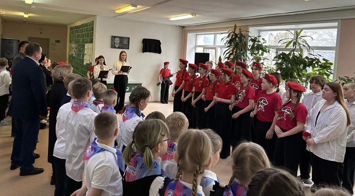 В школе №55 открыли Парту Героя в честь участника СВО