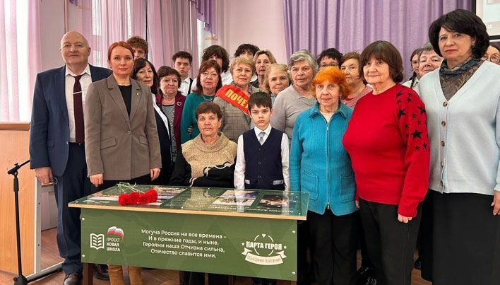 В нововятской школе открыли парту Героя, посвященную Александру Опарину