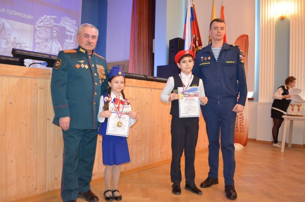 Кировских юнармейцев наградили за успехи в многоборье.