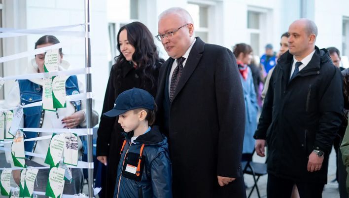 Александр Соколов предложил продлить стоянку поезда Победы в Кирове