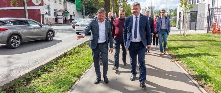 В Кирове завершается благоустройство территории вокруг новой школы в слободе Шевели