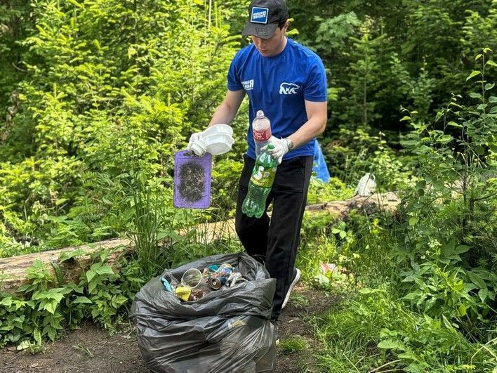 В Кирове провели субботник у озера Русское 