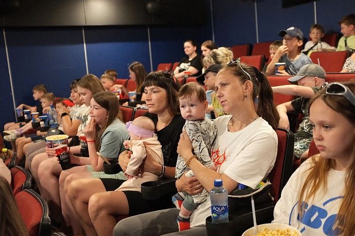  Валерия Ланская открыла в Кирове кинопоказ мультфильма «Сказ о Петре и Февронии»