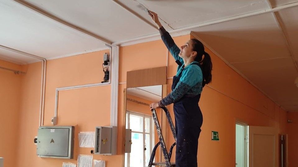 В детском лагере «Юность» начался ремонт корпусов.