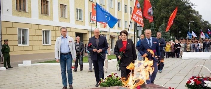 В Кирове возложили цветы в память о жертвах Второй мировой войны