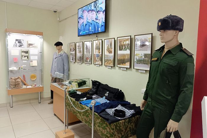 К Дню призывника в Кирове открылась выставка «Иду служить».