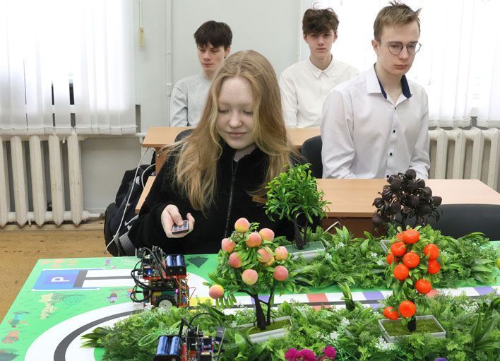 Не трактором единым: в Вятском ГАТУ показали работу агроробота