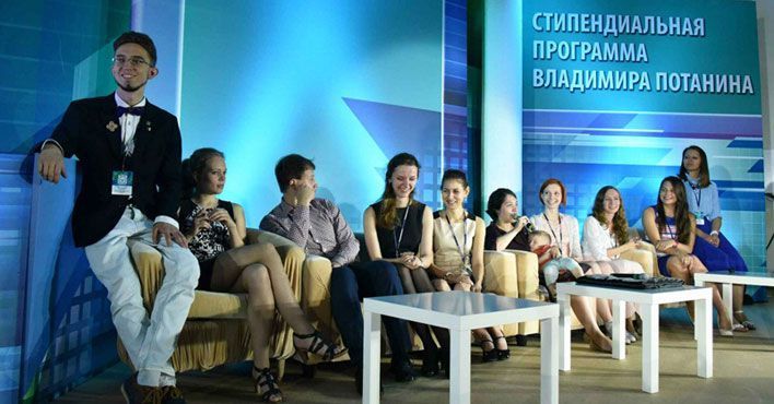 3 кировских студентки будут получать стипендию Владимира Потанина