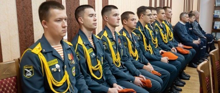  Вячеслав Симаков вручил матросам-спасателям благодарности губернатора