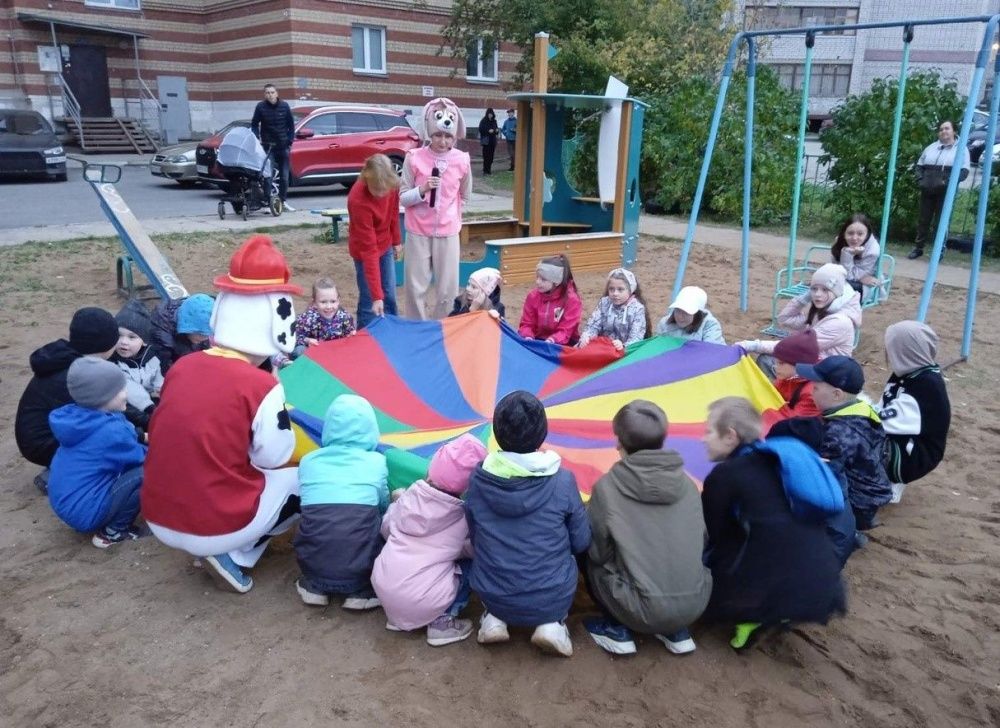 В Октябрьском районе появилась новая детская площадка