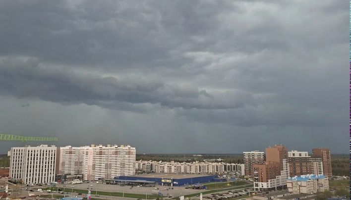 В Кирове ликвидируют последствия грозы со шквалом