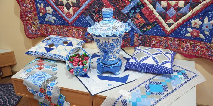 Кировские мастерицы сделали самовар из лоскутков