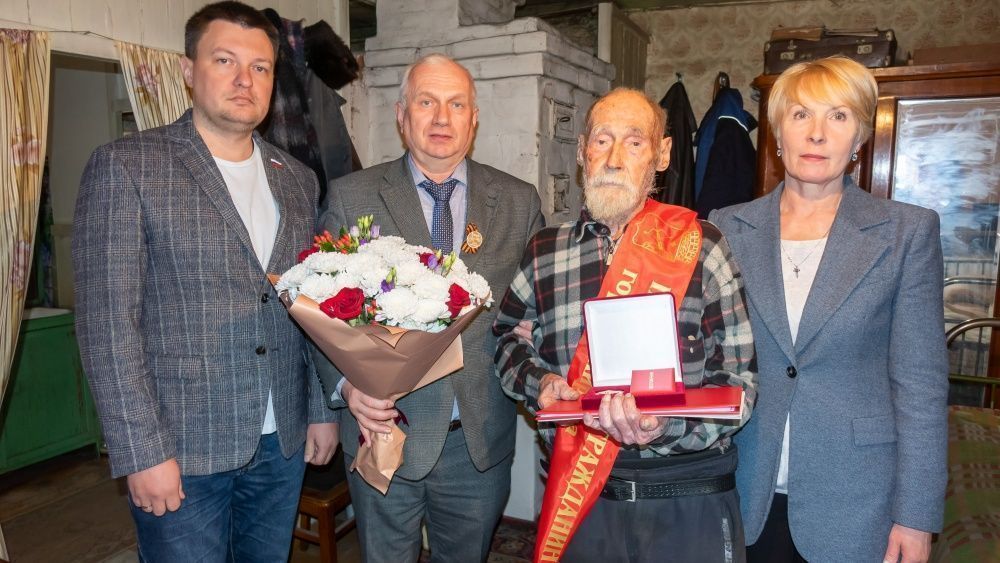 Глава города вручила знаки почетных граждан участникам Великой Отечественной войны