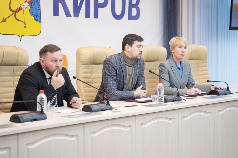  Паркам - благоустройство, автобусам - выделенные полосы.