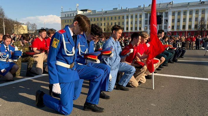 Кировских школьников посвятили в юнармейцы