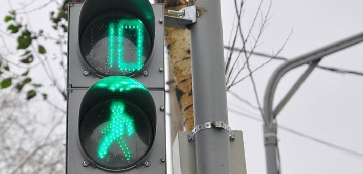 На трех улицах Кирова появятся светофоры для пешеходов