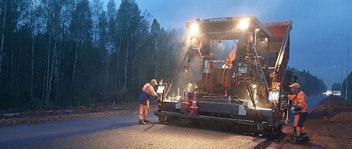 В Кирове асфальтируют дорогу к аэропорту Победилово 