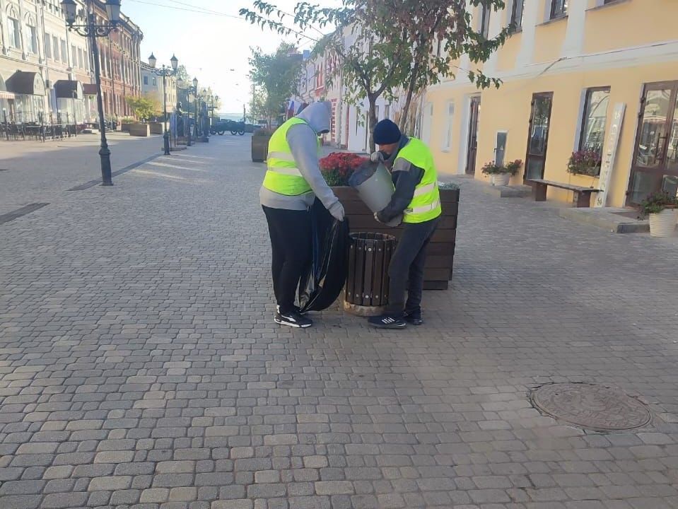 Кировские подрядчики круглосуточно следят за чистотой улиц