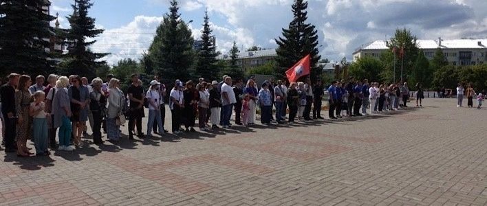 Кировчане приняли участие в акции в память о детях погибших в Донбассе