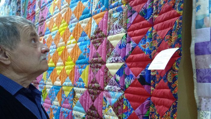 Кировские мастерицы сделали самовар из лоскутков
