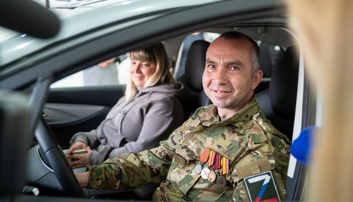Ветерану СВО из Кировской области вручили автомобиль