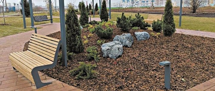 Глава администрации города Вячеслав Симаков побывал в скверах, которые были обустроены компанией «Кировспецмонтаж»