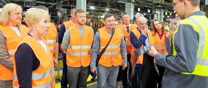 Депутаты посетили производственный комплекс «Киров Тайр»