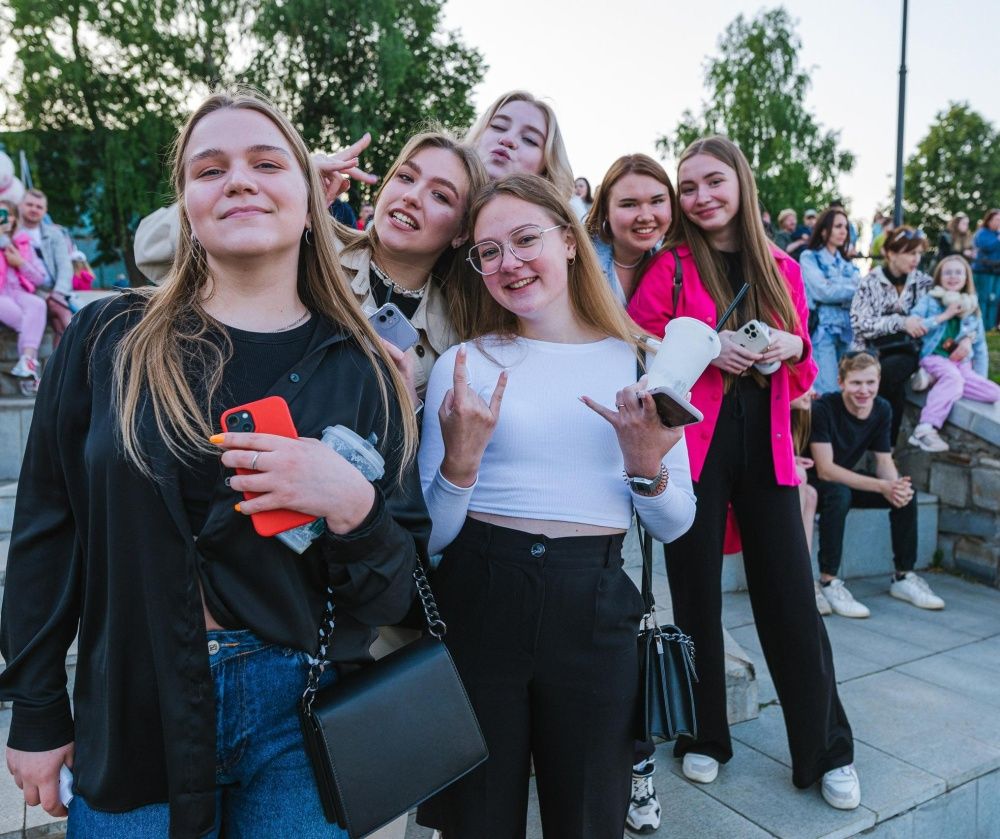 Дорогу молодым!