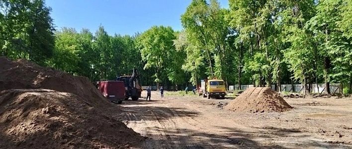 В парке Гагарина продолжается строительство спортивной площадки