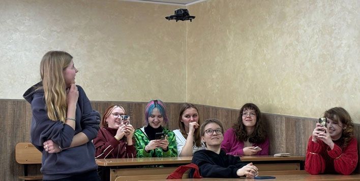 Данил Зонов провел для школьников мастер-класс по управлению беспилотниками