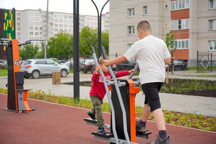 В Кирове открыли современную детскую площадку на улице Юровской