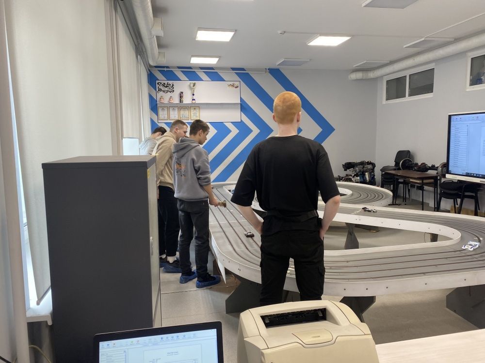 Школьники приняли участие в мастер-классах по разработке макетов и моделей.