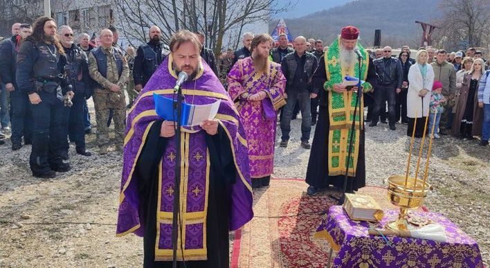 По инициативе кировских байкеров в Крыму установили поклонный крест