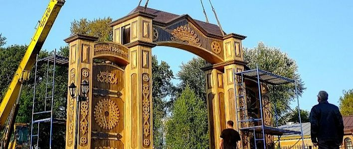 В Кирове начались работы по восстановлению элементов арт-объекта «Ворота Русского севера»