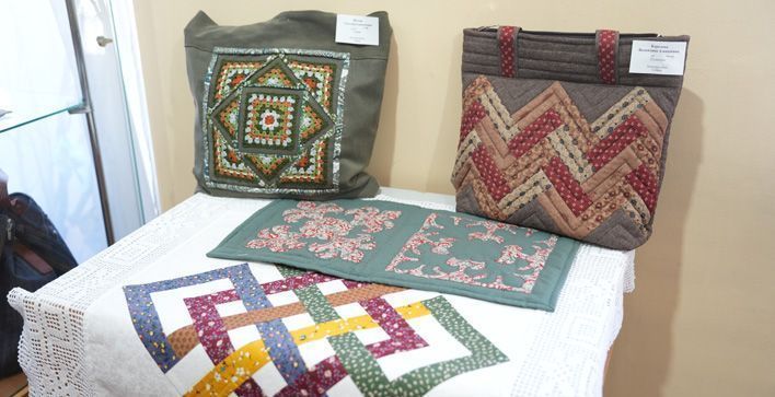 Кировские мастерицы сделали самовар из лоскутков