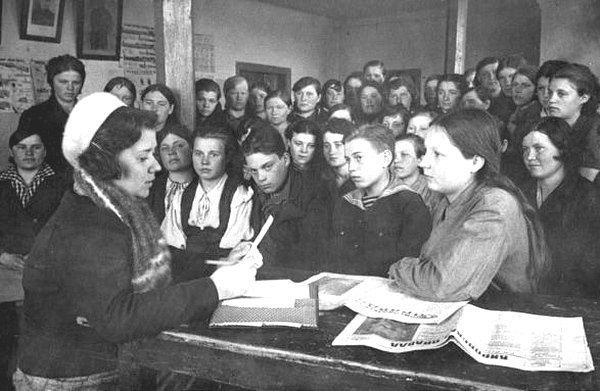 Учителя – на фронт, школы – под госпитали.