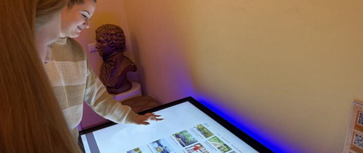 В Центре развития туризма установлена интерактивная панель 